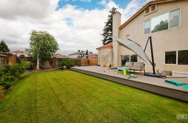 8300 Black Knot Court, Bakersfield, CA 93311