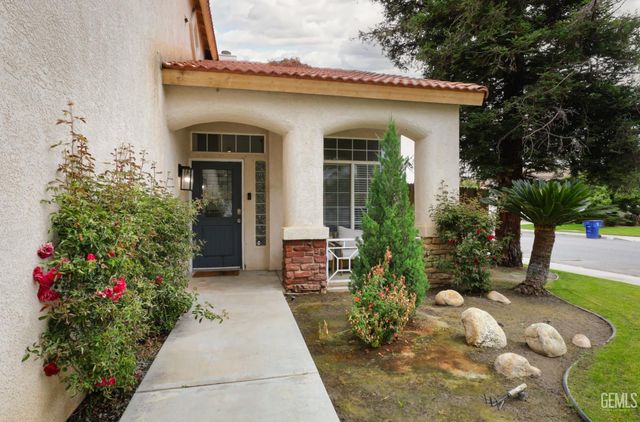 8300 Black Knot Court, Bakersfield, CA 93311