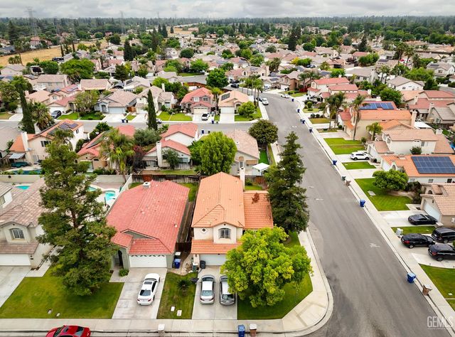 8300 Black Knot Court, Bakersfield, CA 93311