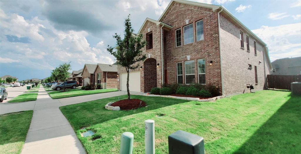 104 Rustic Oak Lane, Mckinney, TX 75072