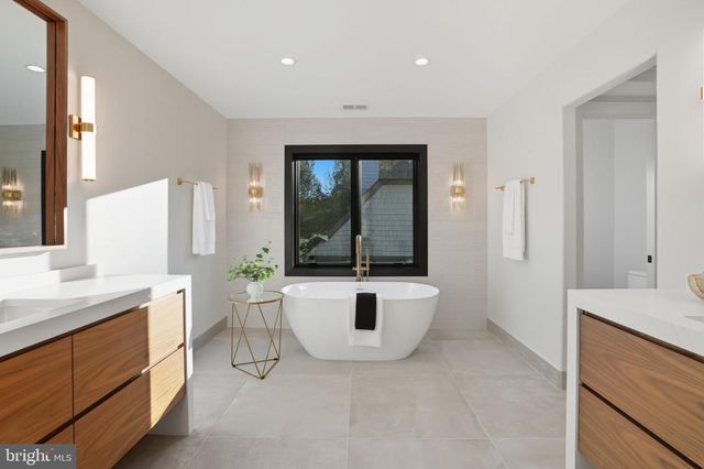 1853 MASSACHUSETTS AVE, Mclean, VA 22101