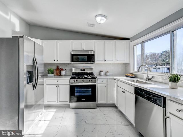 906 SCOTTS HILL DR, Pikesville, MD 21208