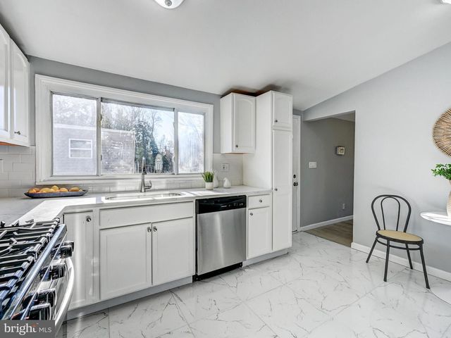 906 SCOTTS HILL DR, Pikesville, MD 21208