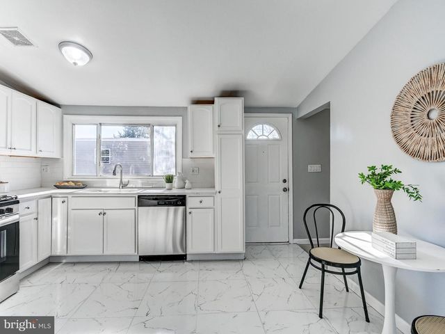 906 SCOTTS HILL DR, Pikesville, MD 21208