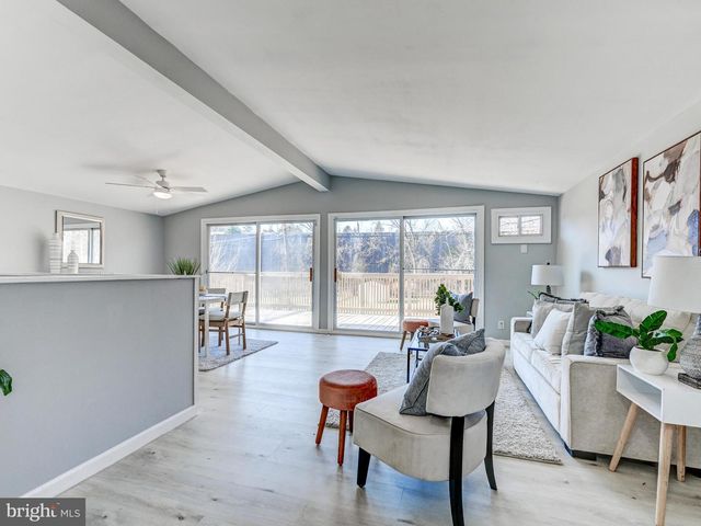 906 SCOTTS HILL DR, Pikesville, MD 21208