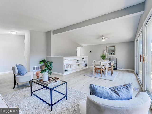 906 SCOTTS HILL DR, Pikesville, MD 21208