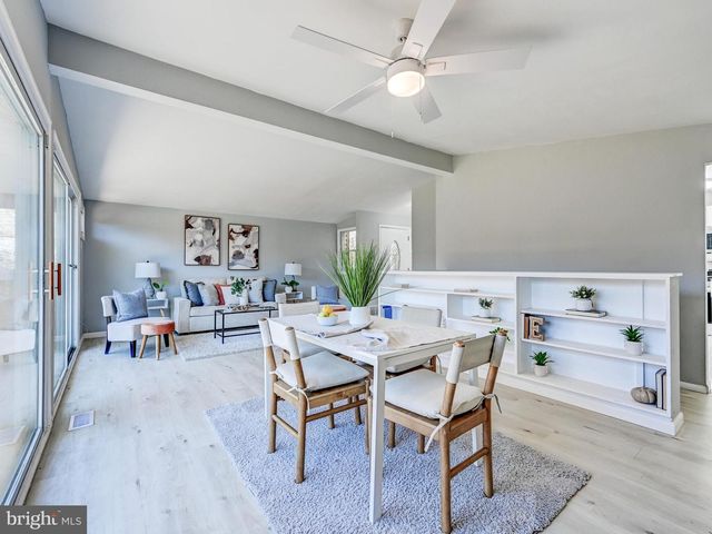 906 SCOTTS HILL DR, Pikesville, MD 21208