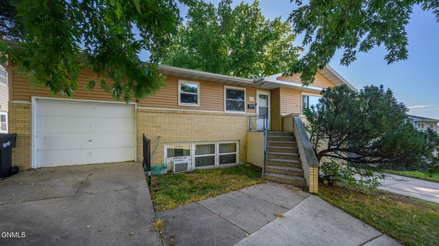 1717 15th Street, Bismarck, ND 58501 property photo