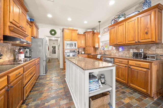 8510 Ormand Dr, Zachary, LA 70791