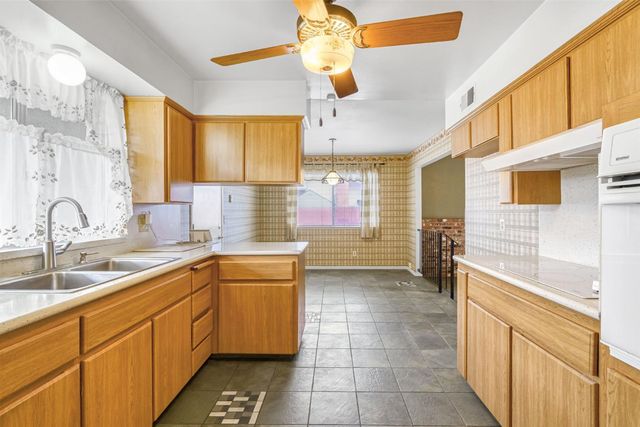 1606 Barstow Avenue, Clovis, CA 93611