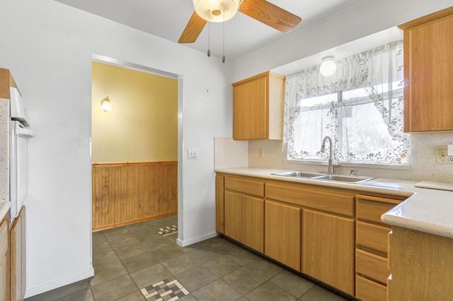 1606 Barstow Avenue, Clovis, CA 93611