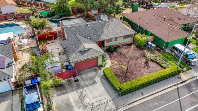 1606 Barstow Avenue, Clovis, CA 93611
