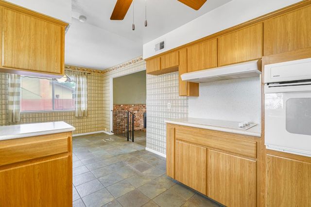 1606 Barstow Avenue, Clovis, CA 93611