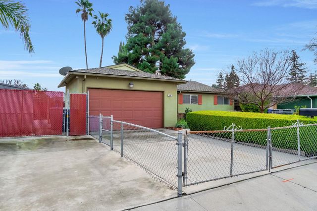 1606 Barstow Avenue, Clovis, CA 93611