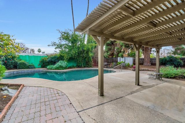 1606 Barstow Avenue, Clovis, CA 93611