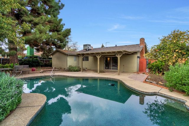 1606 Barstow Avenue, Clovis, CA 93611