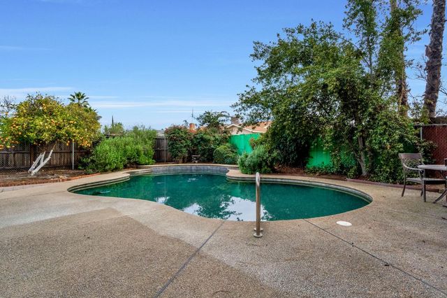 1606 Barstow Avenue, Clovis, CA 93611