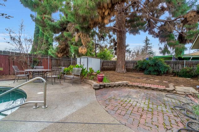 1606 Barstow Avenue, Clovis, CA 93611
