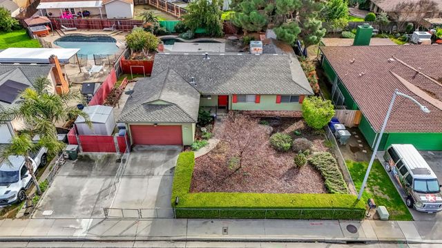 1606 Barstow Avenue, Clovis, CA 93611