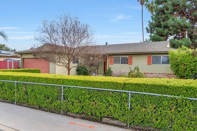 1606 Barstow Avenue, Clovis, CA 93611