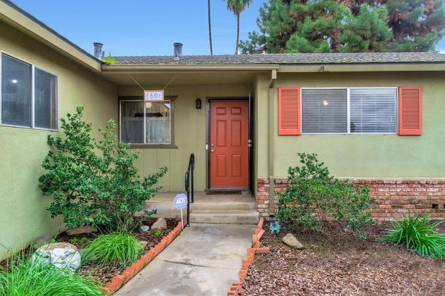 1606 Barstow Avenue, Clovis, CA 93611