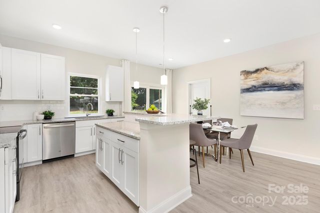 212 Queens Court, Gastonia, NC 28052