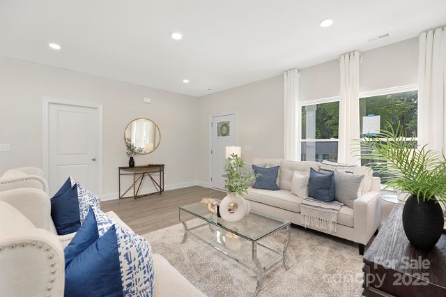 212 Queens Court, Gastonia, NC 28052