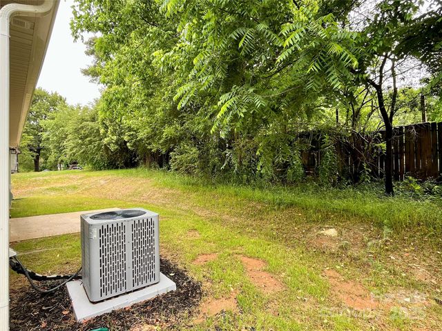 212 Queens Court, Gastonia, NC 28052