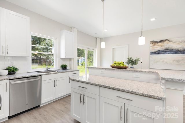 212 Queens Court, Gastonia, NC 28052