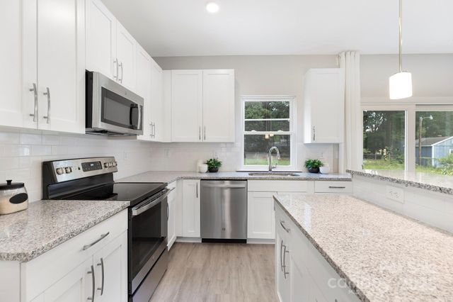 212 Queens Court, Gastonia, NC 28052