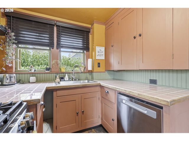 3203 Se 66TH Ave, Portland, OR 97206
