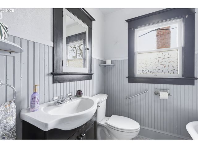 3203 Se 66TH Ave, Portland, OR 97206