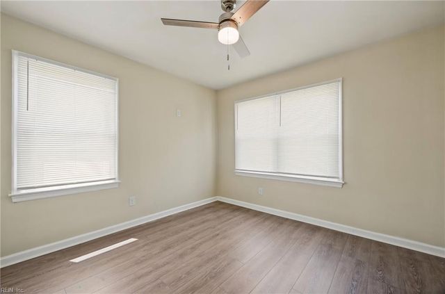 2 Reynolds DR, Hampton, VA 23666