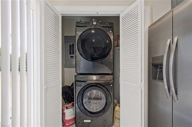 2 Reynolds DR, Hampton, VA 23666