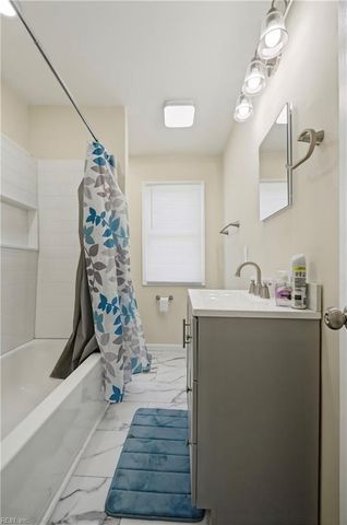 2 Reynolds DR, Hampton, VA 23666