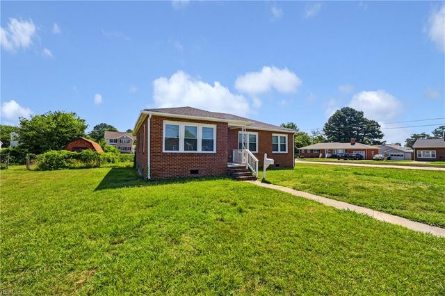 2 Reynolds DR, Hampton, VA 23666