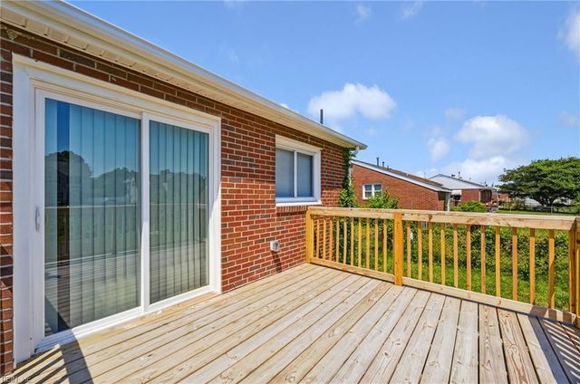 2 Reynolds DR, Hampton, VA 23666