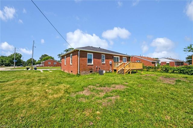 2 Reynolds DR, Hampton, VA 23666