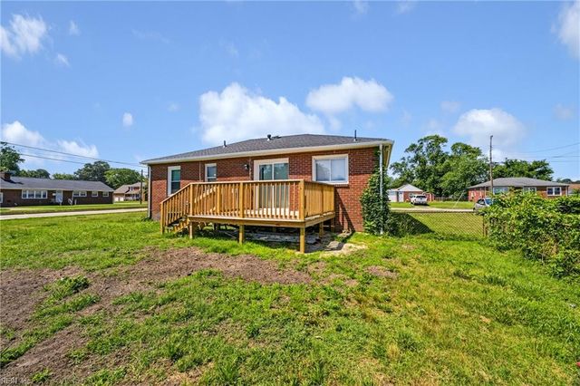 2 Reynolds DR, Hampton, VA 23666