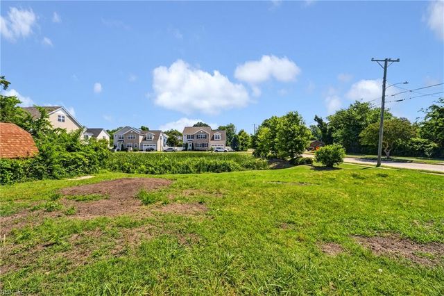 2 Reynolds DR, Hampton, VA 23666