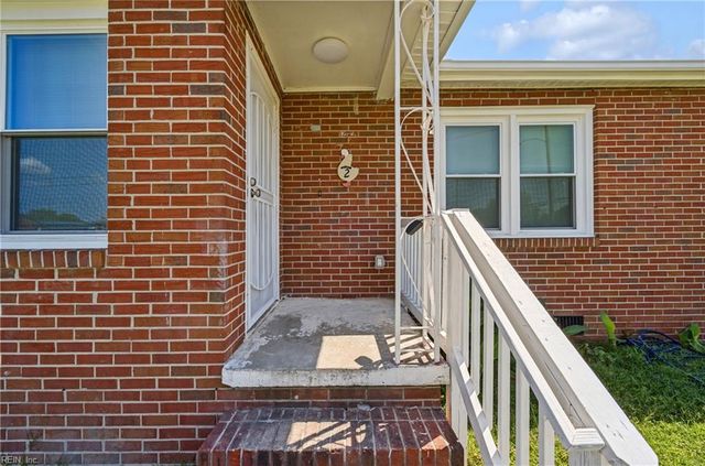 2 Reynolds DR, Hampton, VA 23666