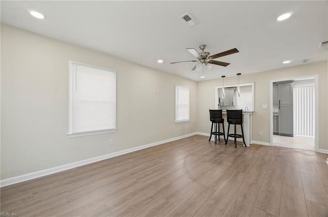 2 Reynolds DR, Hampton, VA 23666