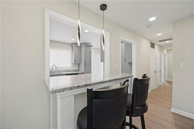 2 Reynolds DR, Hampton, VA 23666