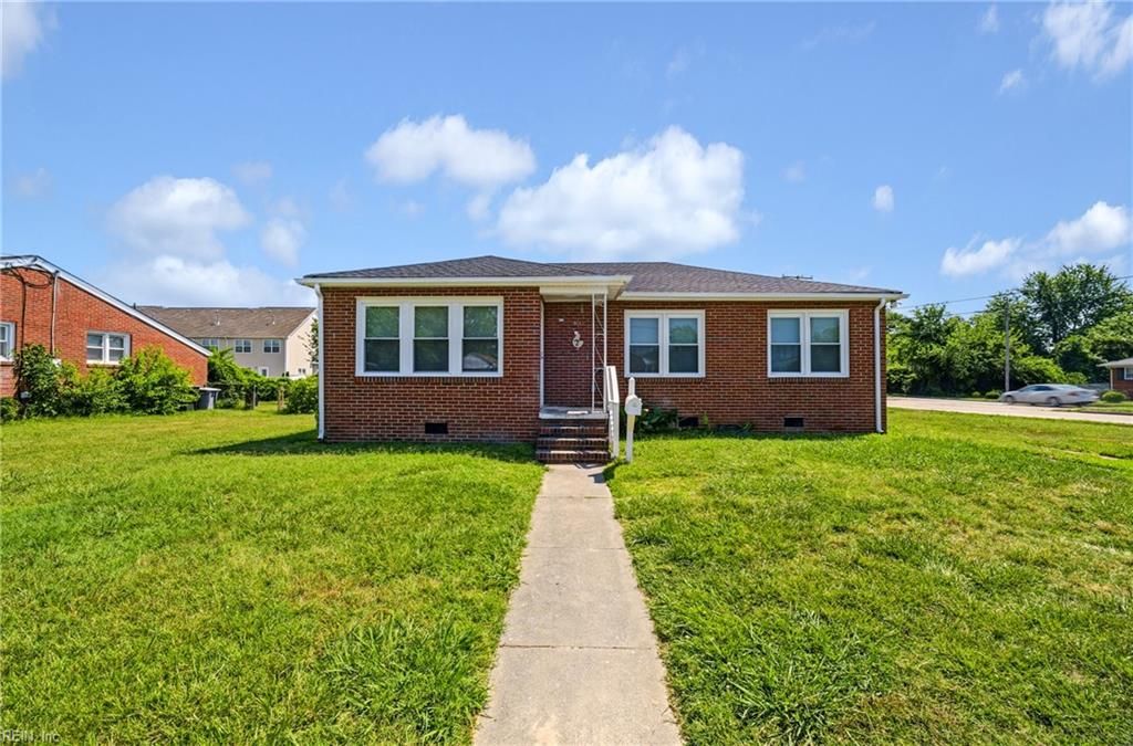 2 Reynolds DR, Hampton, VA 23666