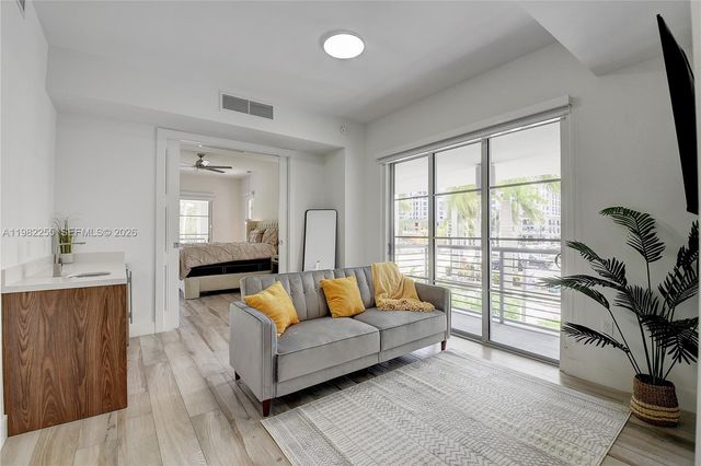 155 E Boca Raton Rd TH1, Boca Raton, FL 33432