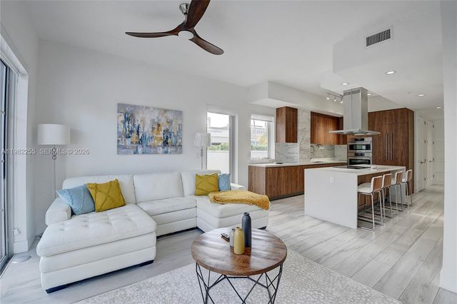 155 E Boca Raton Rd TH1, Boca Raton, FL 33432