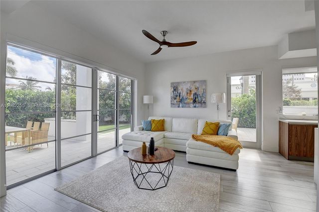 155 E Boca Raton Rd TH1, Boca Raton, FL 33432