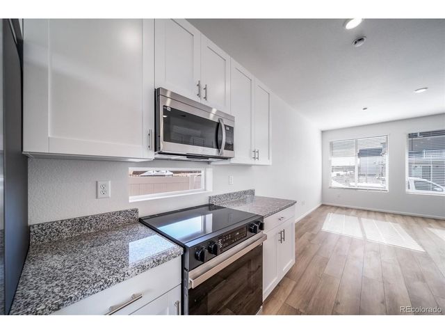 46569 Sunflower Ln, Bennett, CO 80102