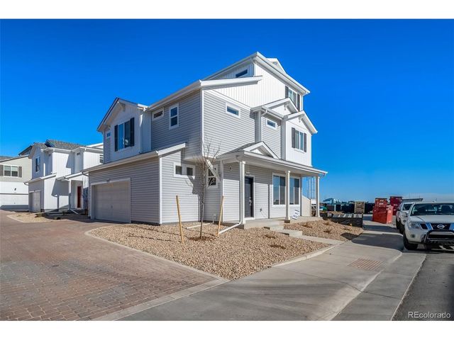 46569 Sunflower Ln, Bennett, CO 80102