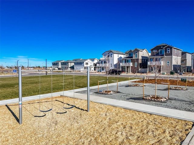 46569 Sunflower Ln, Bennett, CO 80102